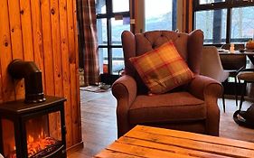 Milton Bay Luxury Lodge Wrapped In Exceptional Scenery